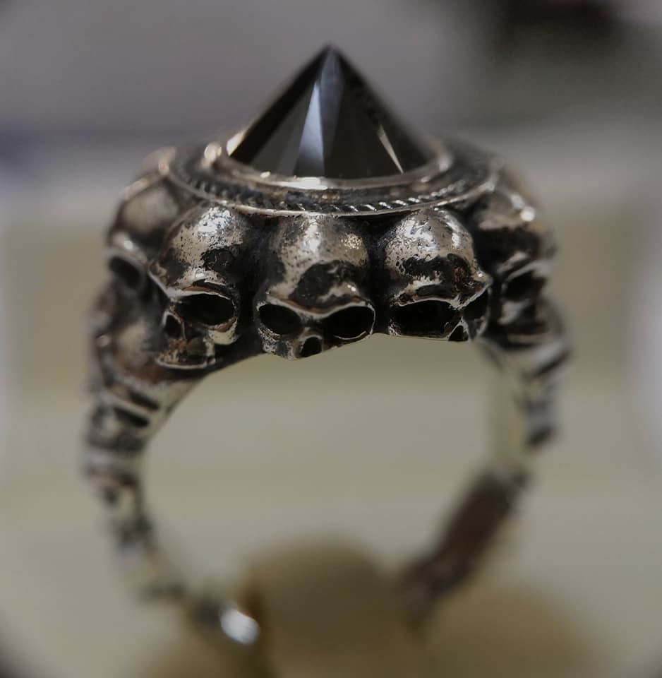 Anēka Skull Ring