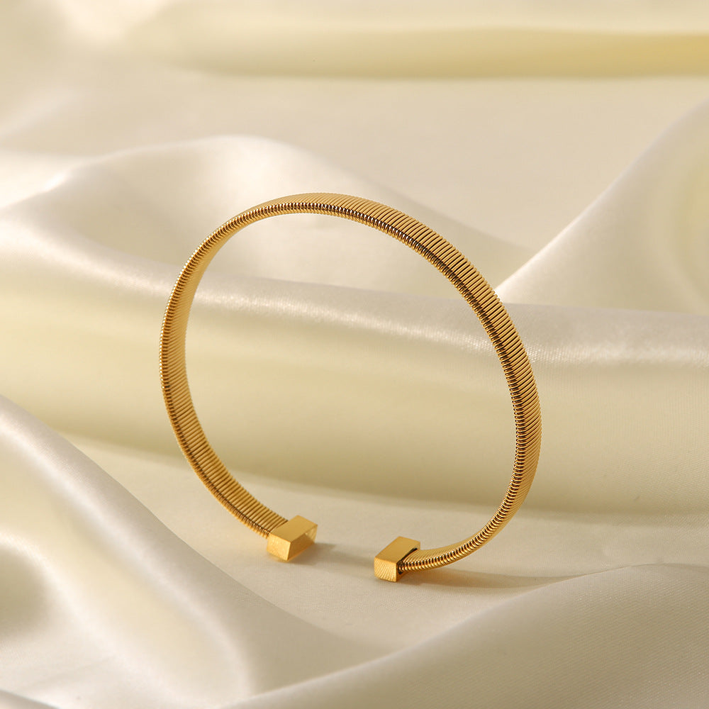 The Roma Ribbed Cuff