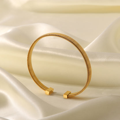 The Roma Ribbed Cuff