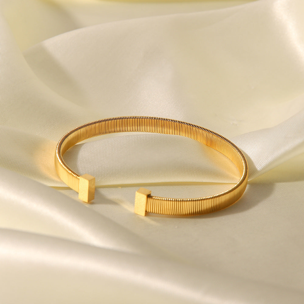 The Roma Ribbed Cuff