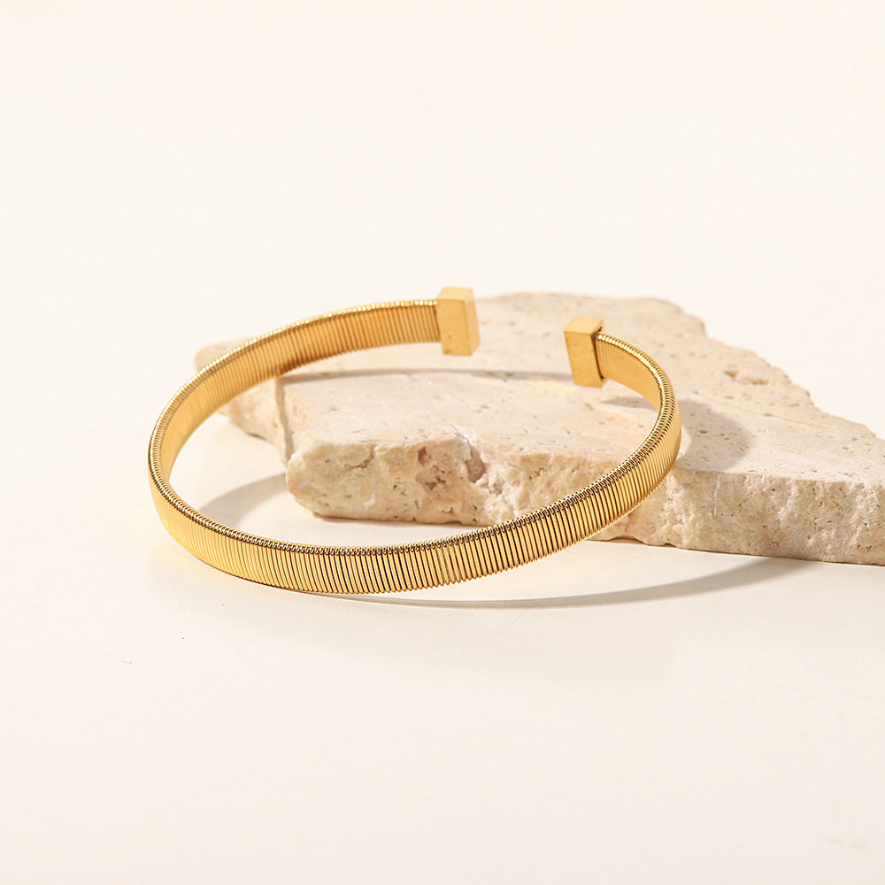 The Roma Ribbed Cuff